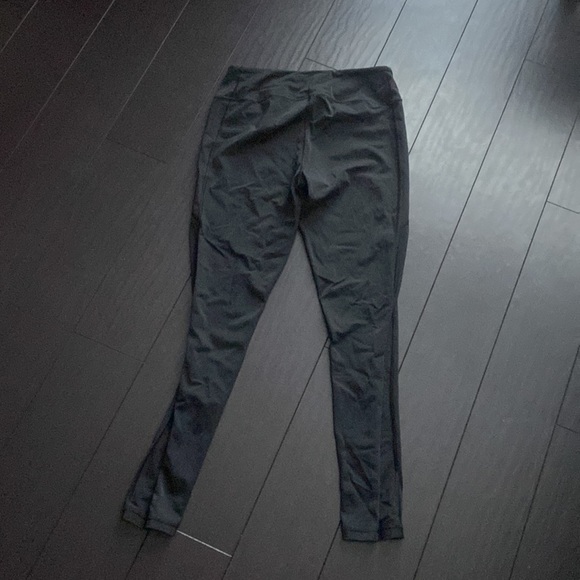 Victoria’s Secret Sport mesh siding insert black athletic leggings size M - Picture 4 of 4